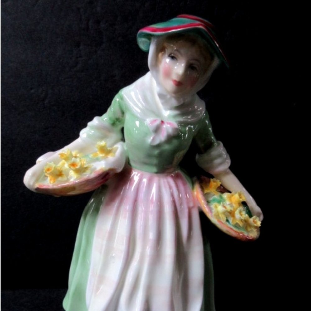 Royal Doulton figurine Daffy Down Dilly HN1712  7-3/4" tall  Mint condition